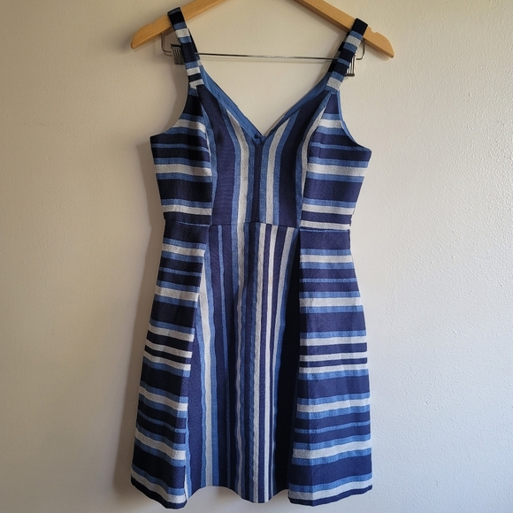 BCBGeneration Cocktail Striped V Neck Dress in Navy Combo, Size 2 - Picture 5 of 13